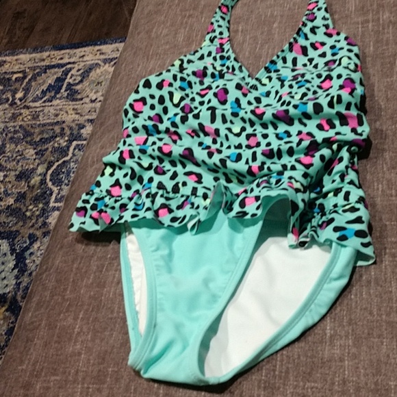 5 For 25.00/Girls 1Swimsuit,EUC,Clean - Picture 1 of 6